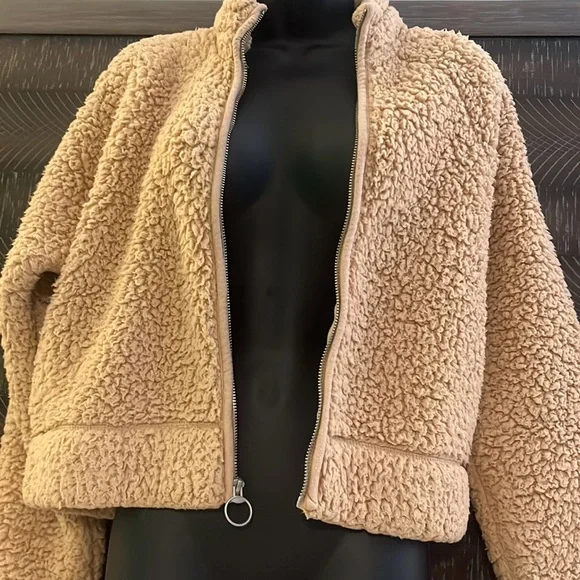 Hollister XS fleece zip up crop jacket - Picture 6 of 9